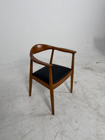 Brand new Chairs MCM. Mid century modern dinning chairs. delivery available.