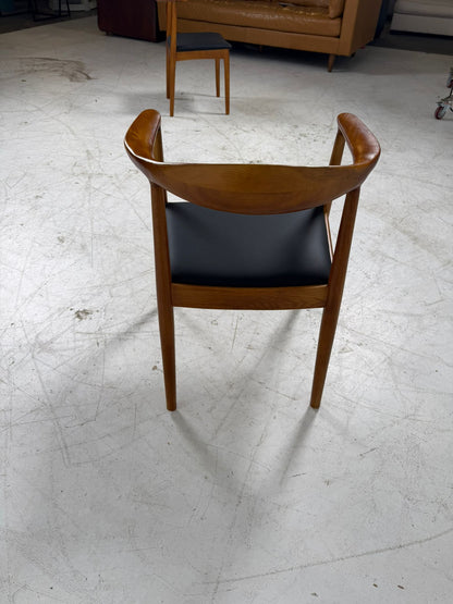 Brand new Chairs MCM. Mid century modern dinning chairs. delivery available.