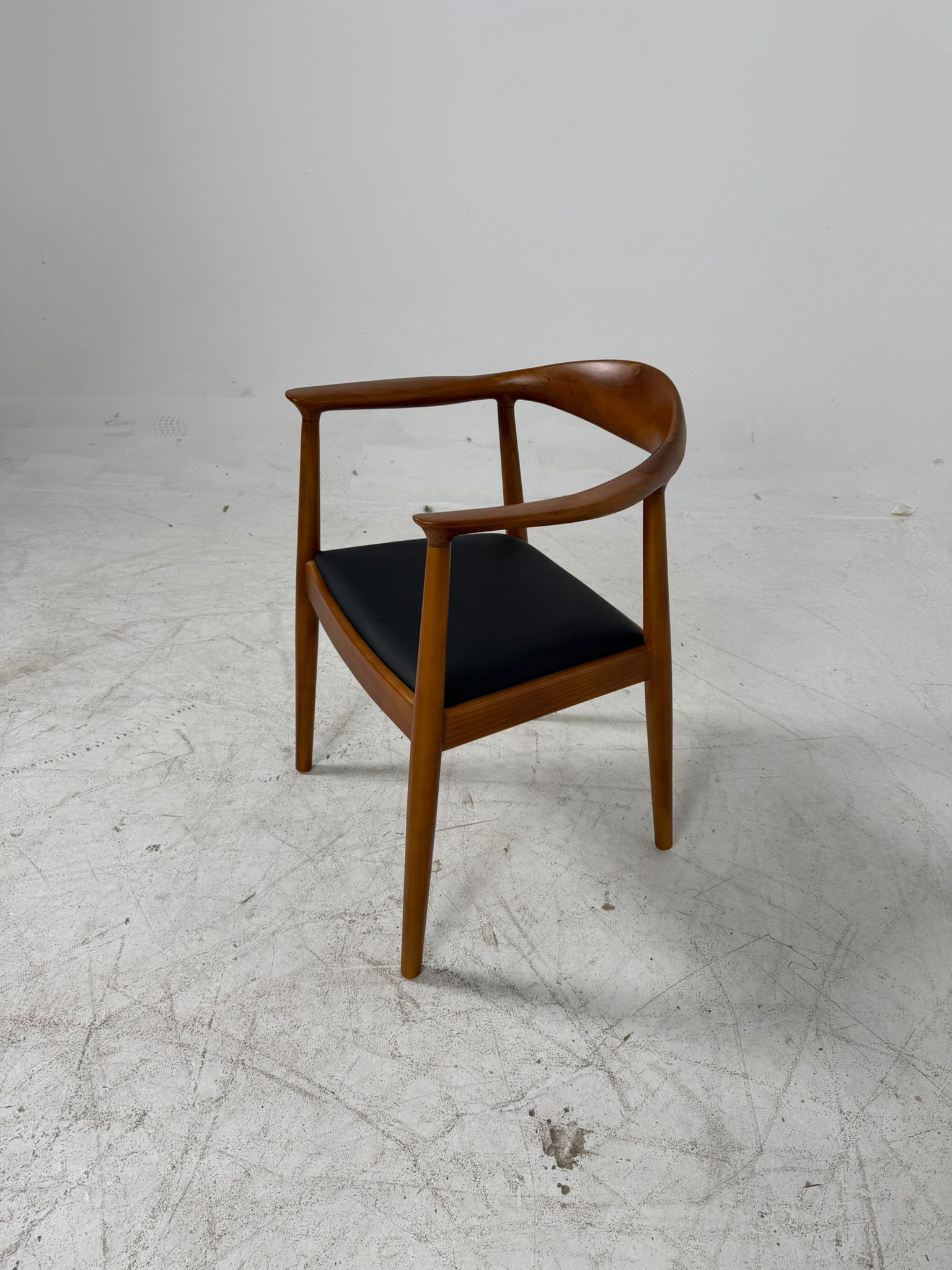Brand new Chairs MCM. Mid century modern dinning chairs. delivery available.