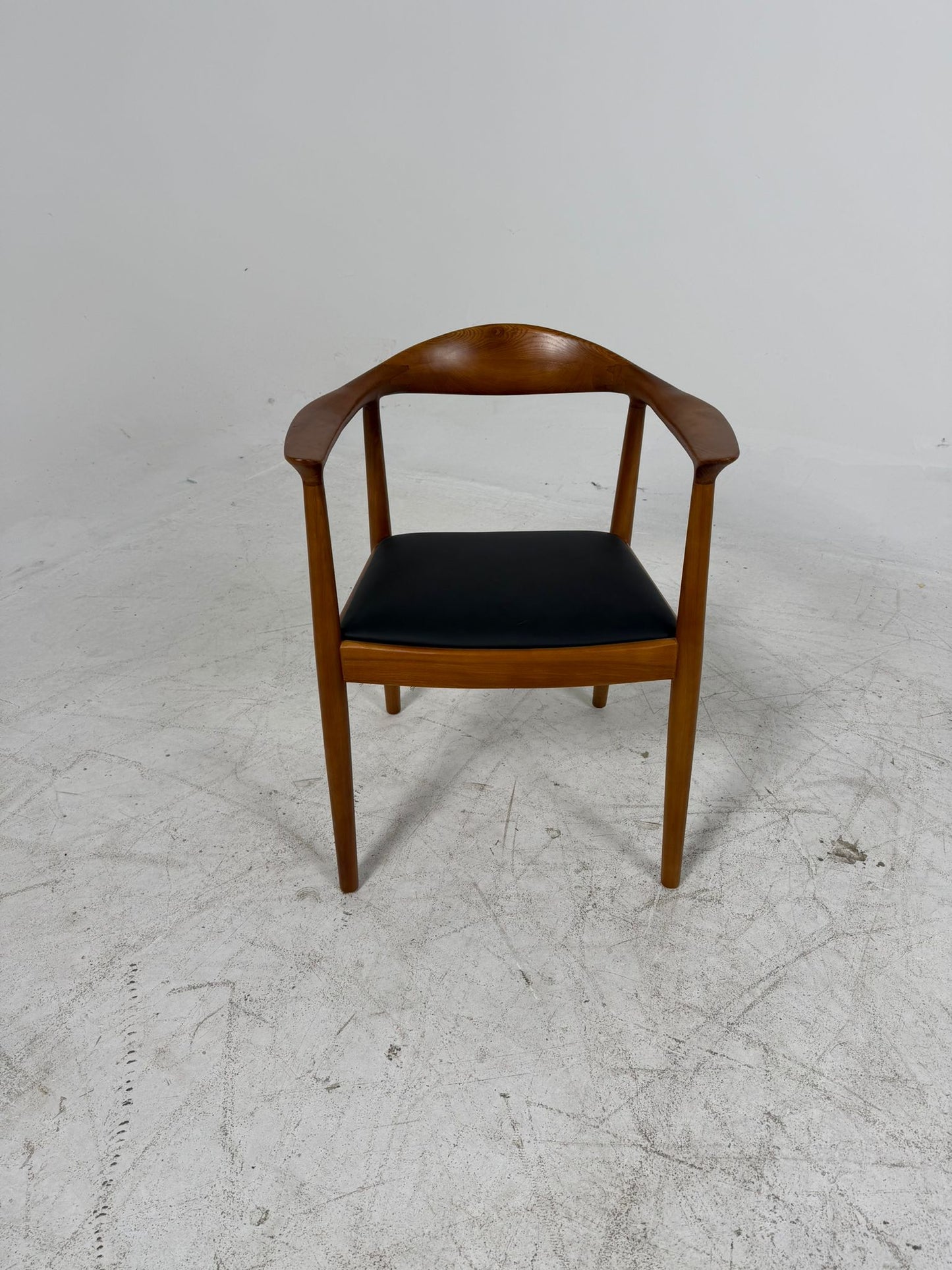 Brand new Chairs MCM. Mid century modern dinning chairs. delivery available.