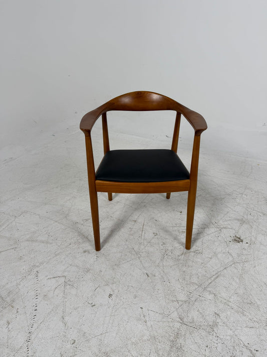 Brand new Chairs MCM. Mid century modern dinning chairs. delivery available.