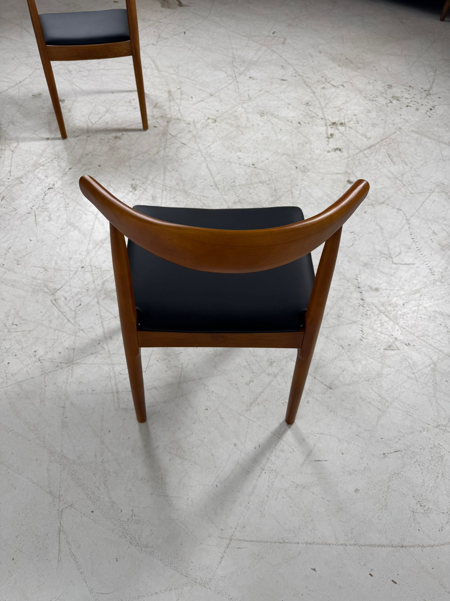 Brand new Chairs MCM. Mid century modern dinning chairs. delivery available.