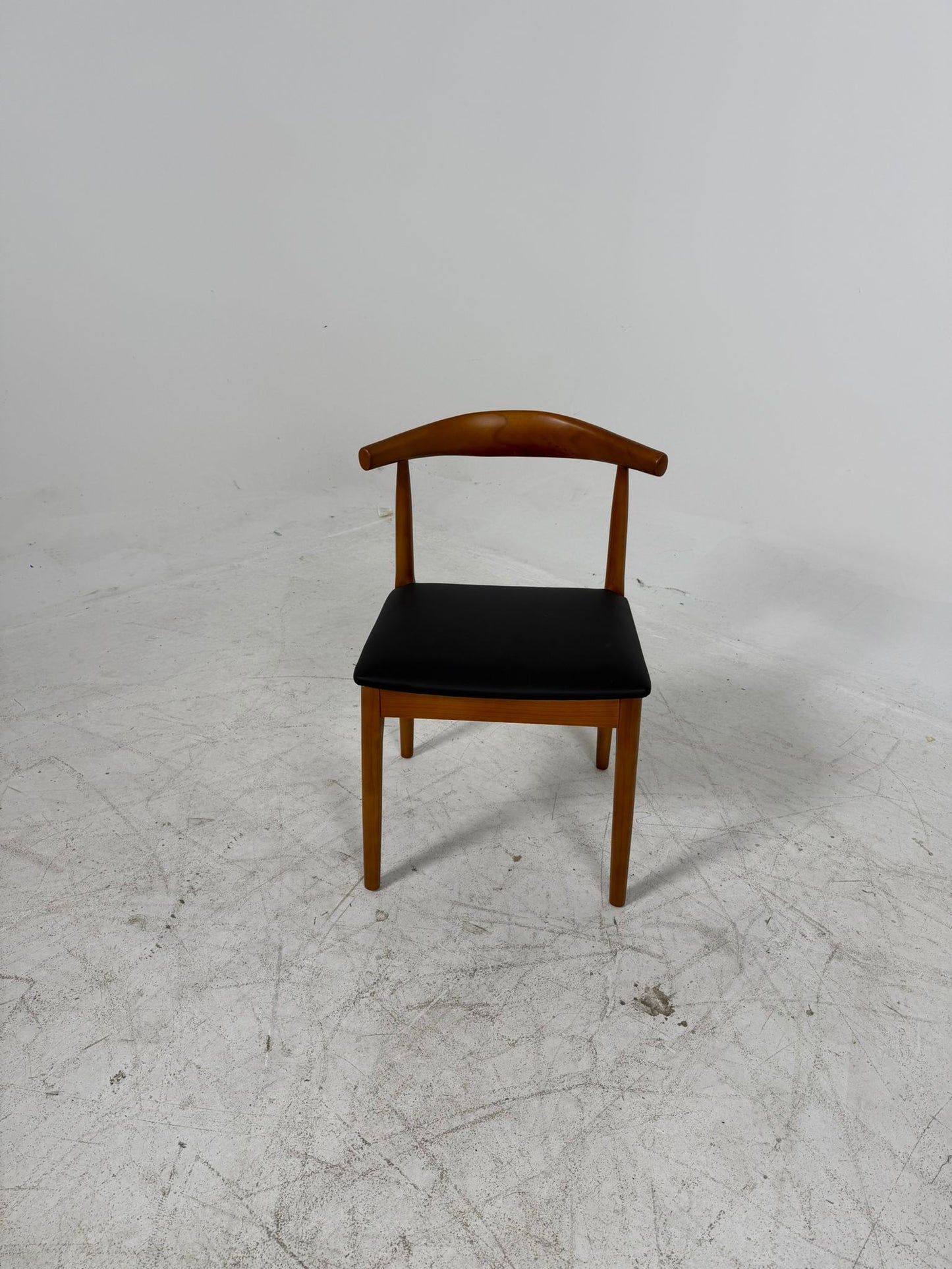 Brand new Chairs MCM. Mid century modern dinning chairs. delivery available.