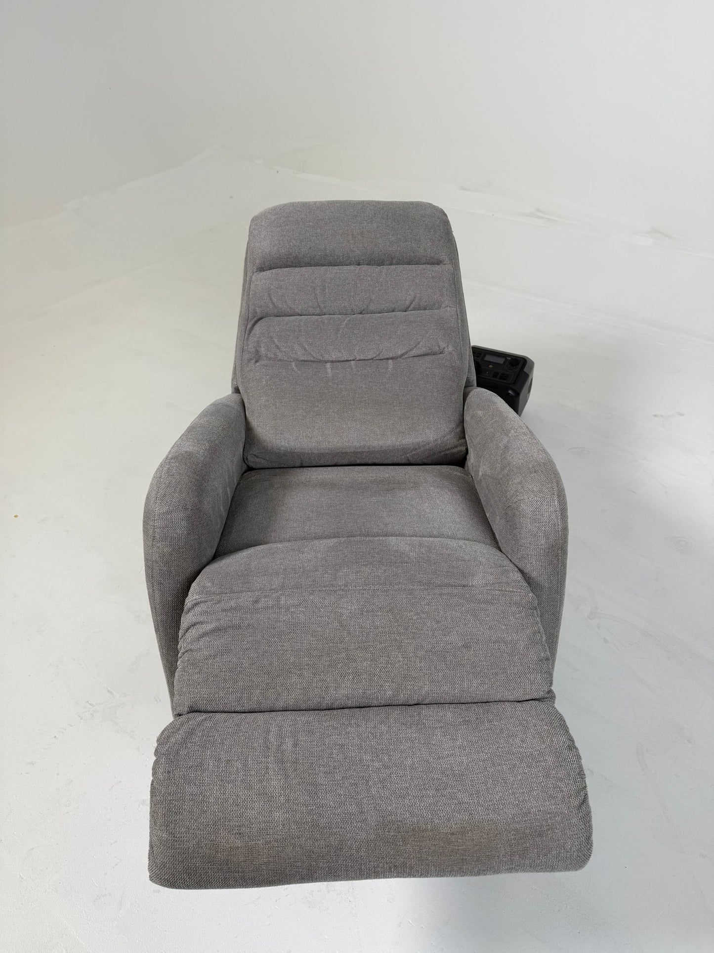 La Z Boy Power Reclining chair. Lazboy recliner. Delivery available