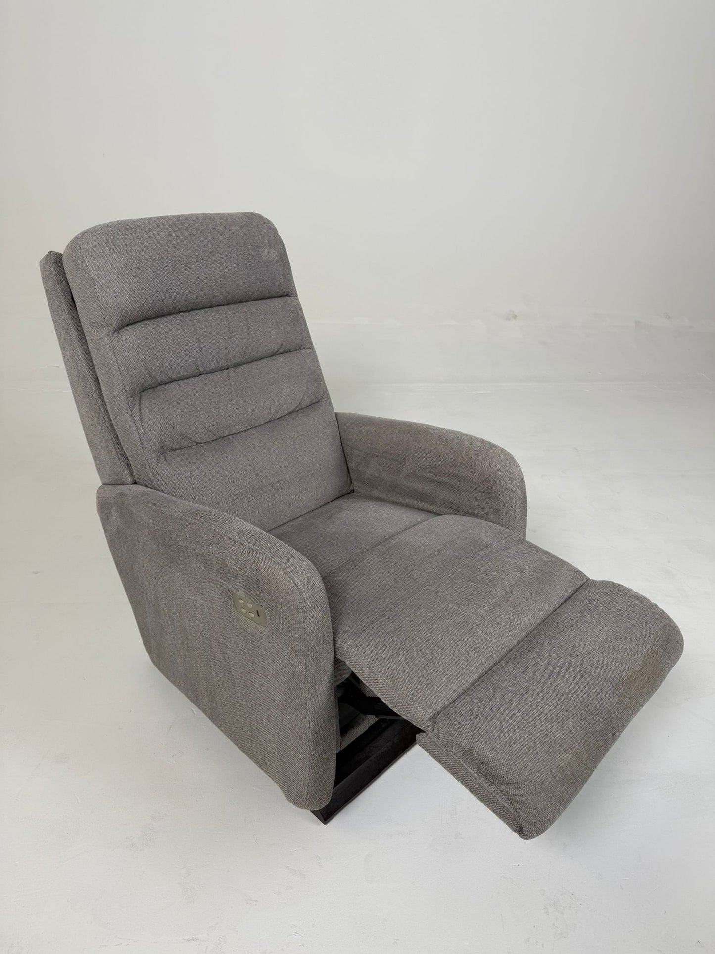 La Z Boy Power Reclining chair. Lazboy recliner. Delivery available