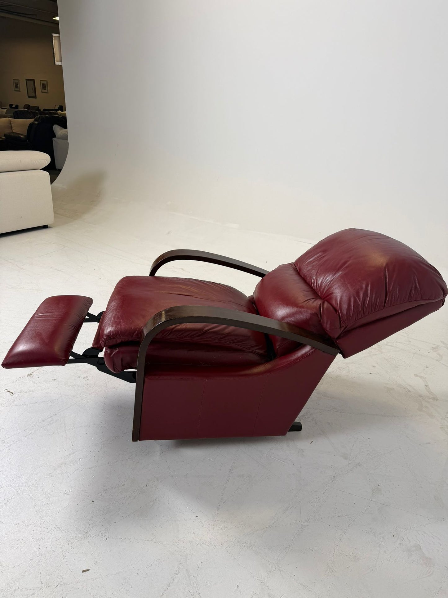 La Z boy Reclining chair. Manual recliner chair. delivery available