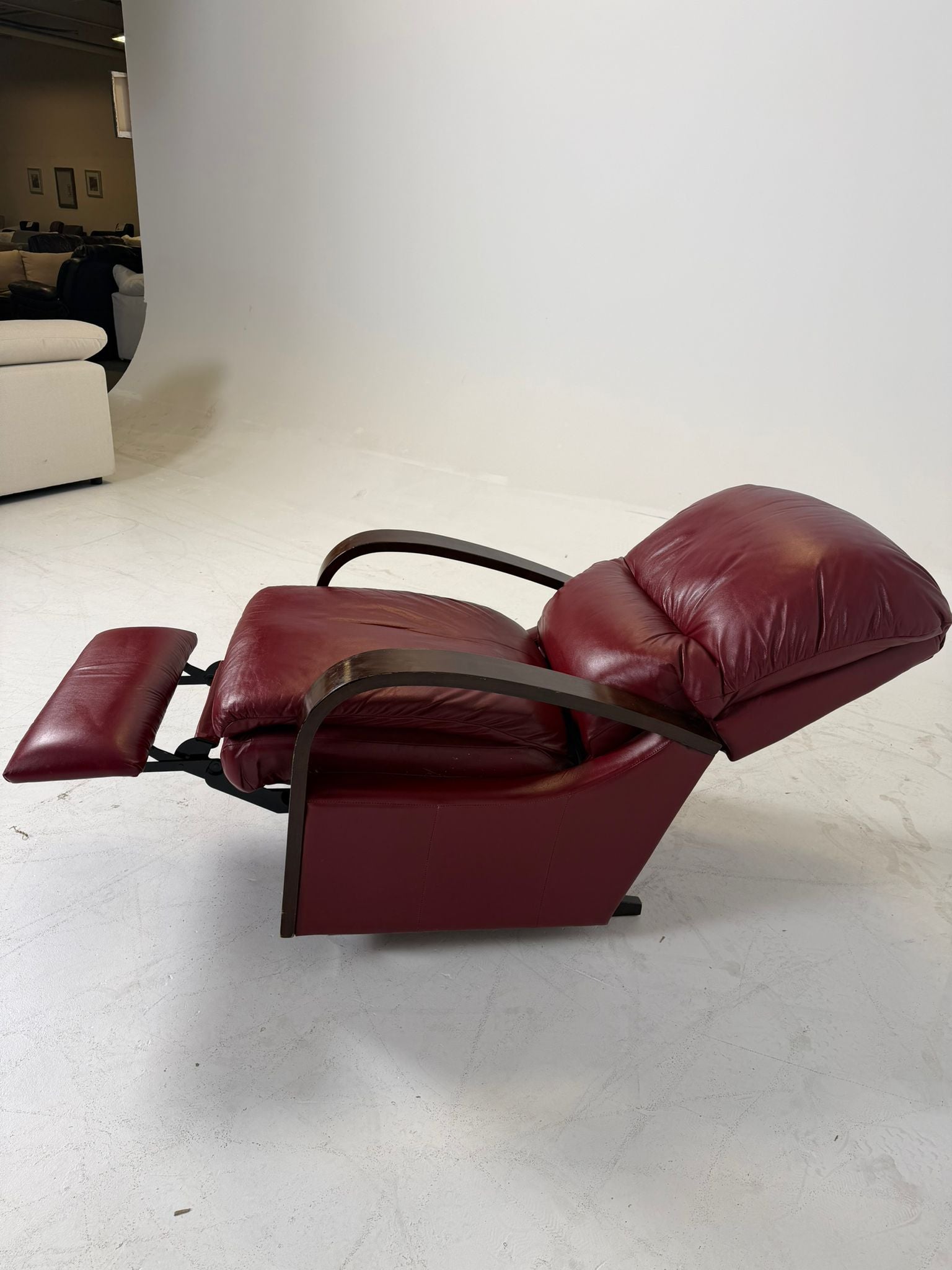 La Z boy Reclining chair. Manual recliner chair. delivery available