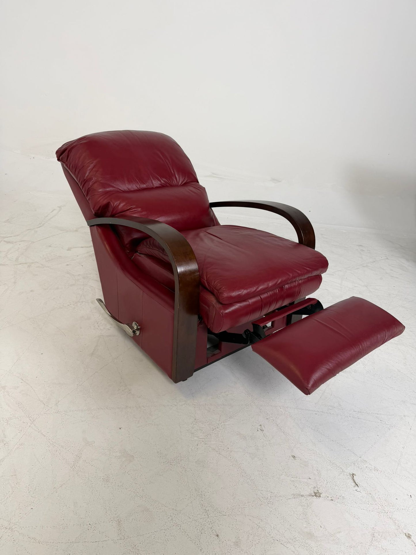 La Z boy Reclining chair. Manual recliner chair. delivery available