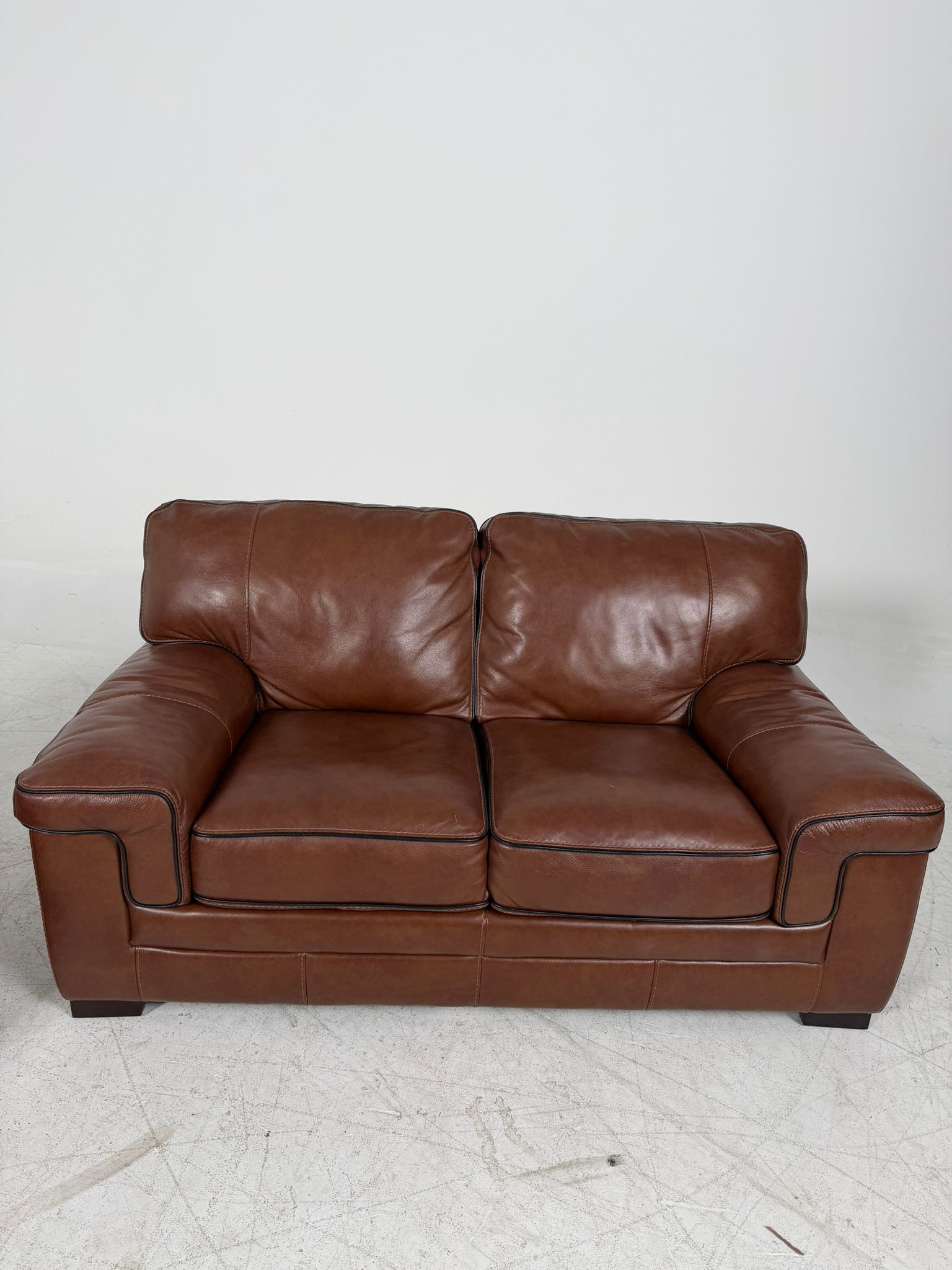 Leon's Leather Sofa set. 3+2 Couch + Loveseat set. Delivery Available