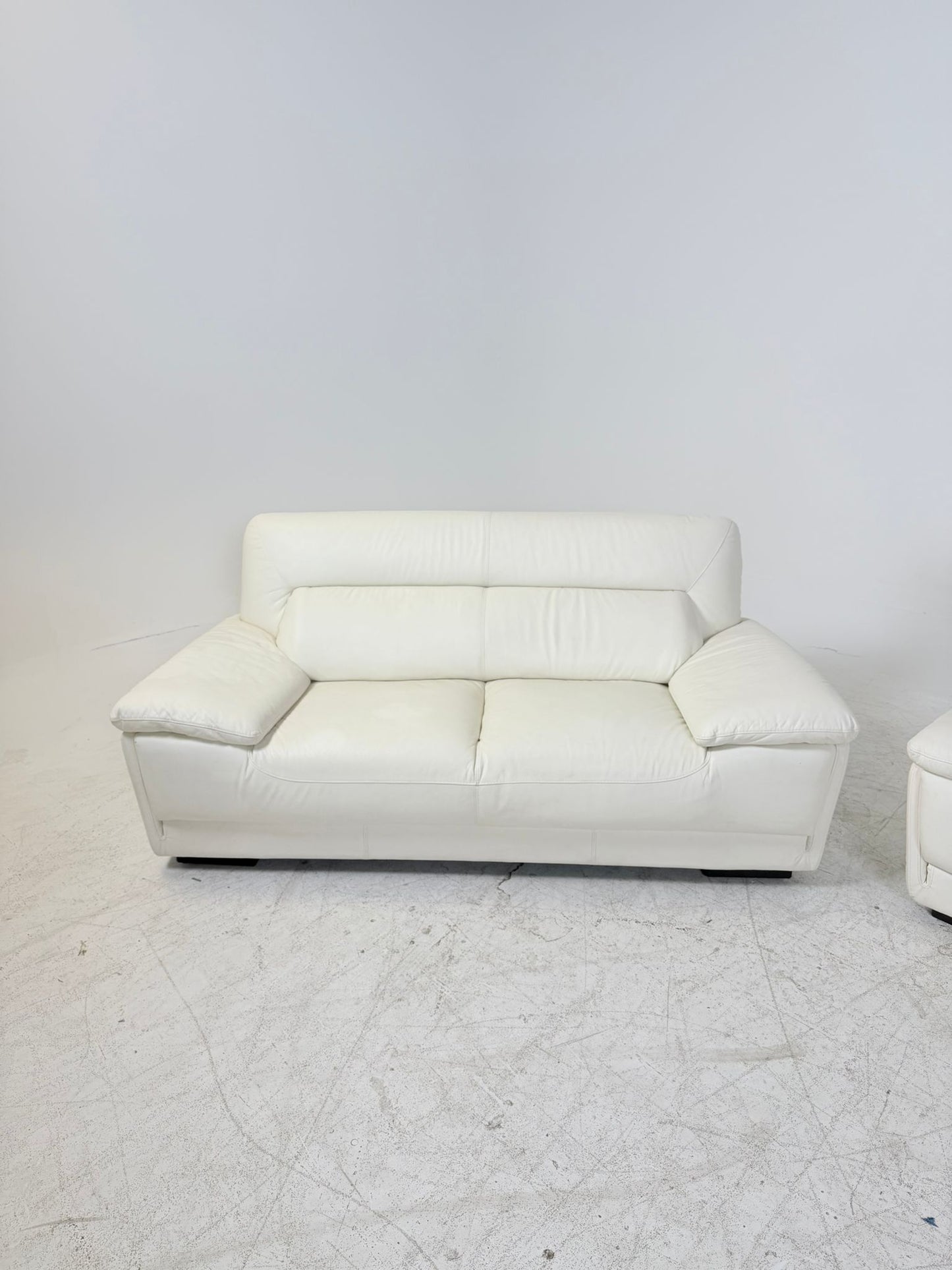Genuine Leather Sofa Set. White Leather 3+2 couch set. Delivery available