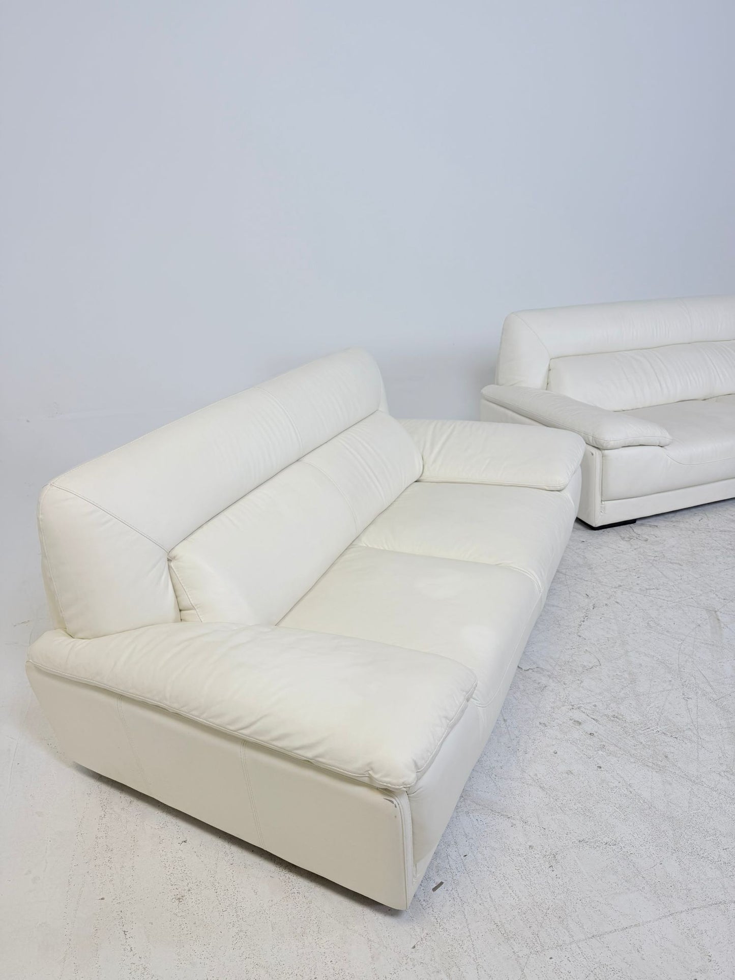 Genuine Leather Sofa Set. White Leather 3+2 couch set. Delivery available