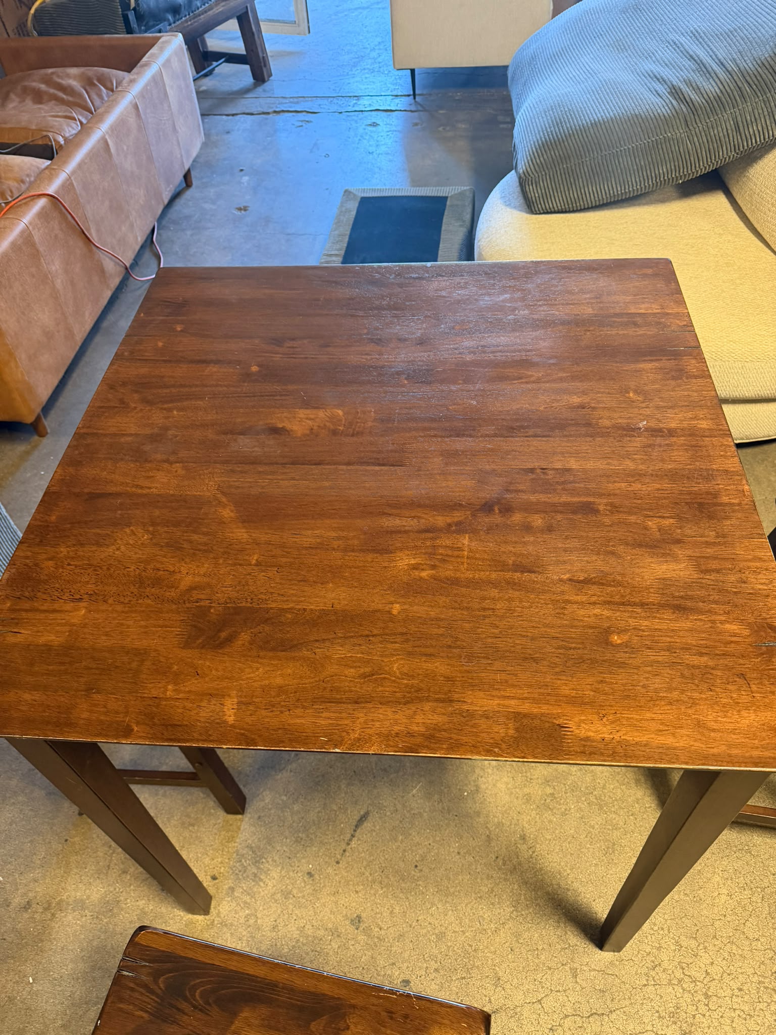 Table + 4 stools. Dinning table and 4 counter stools. Delivery available