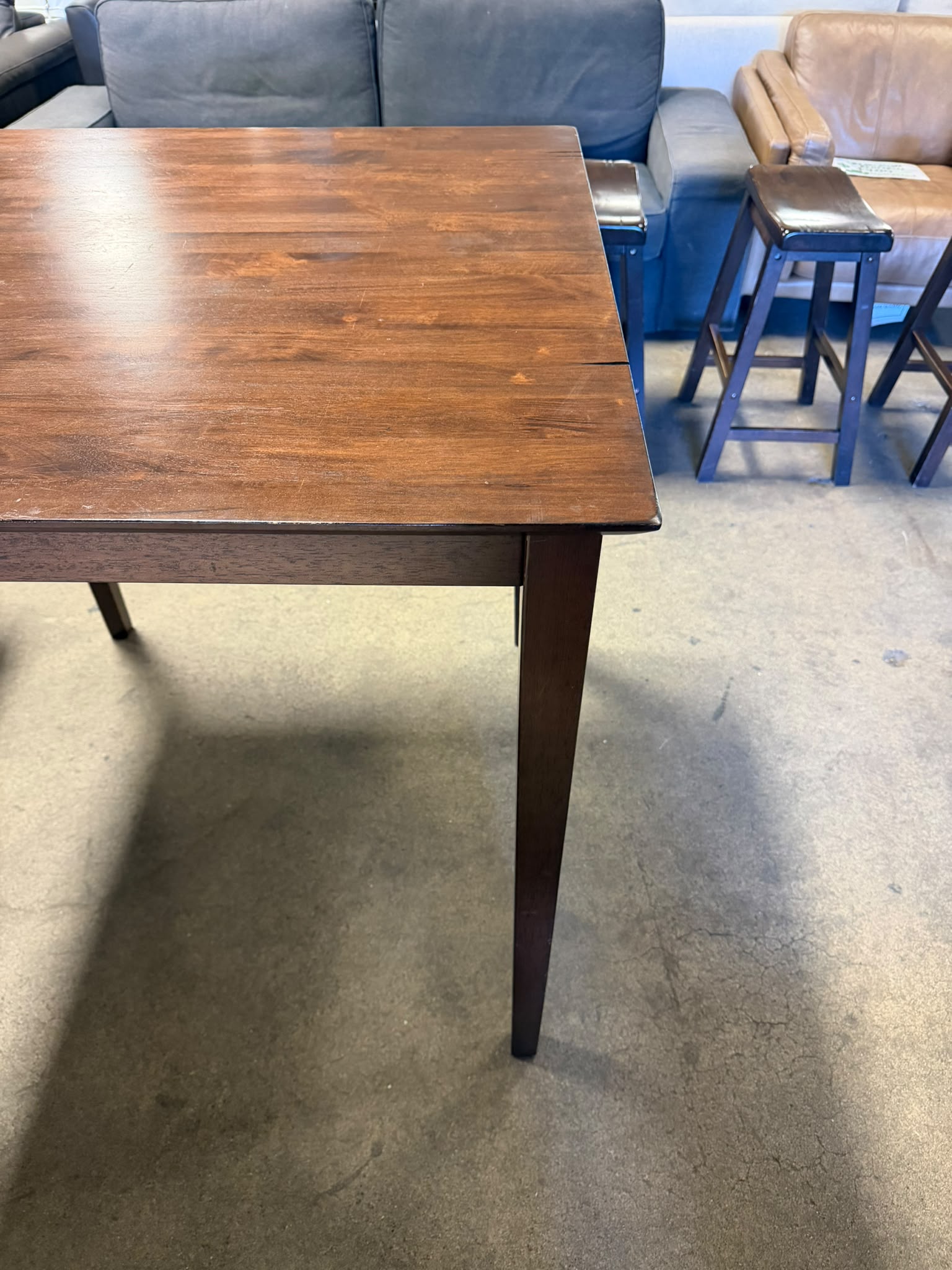 Table + 4 stools. Dinning table and 4 counter stools. Delivery available