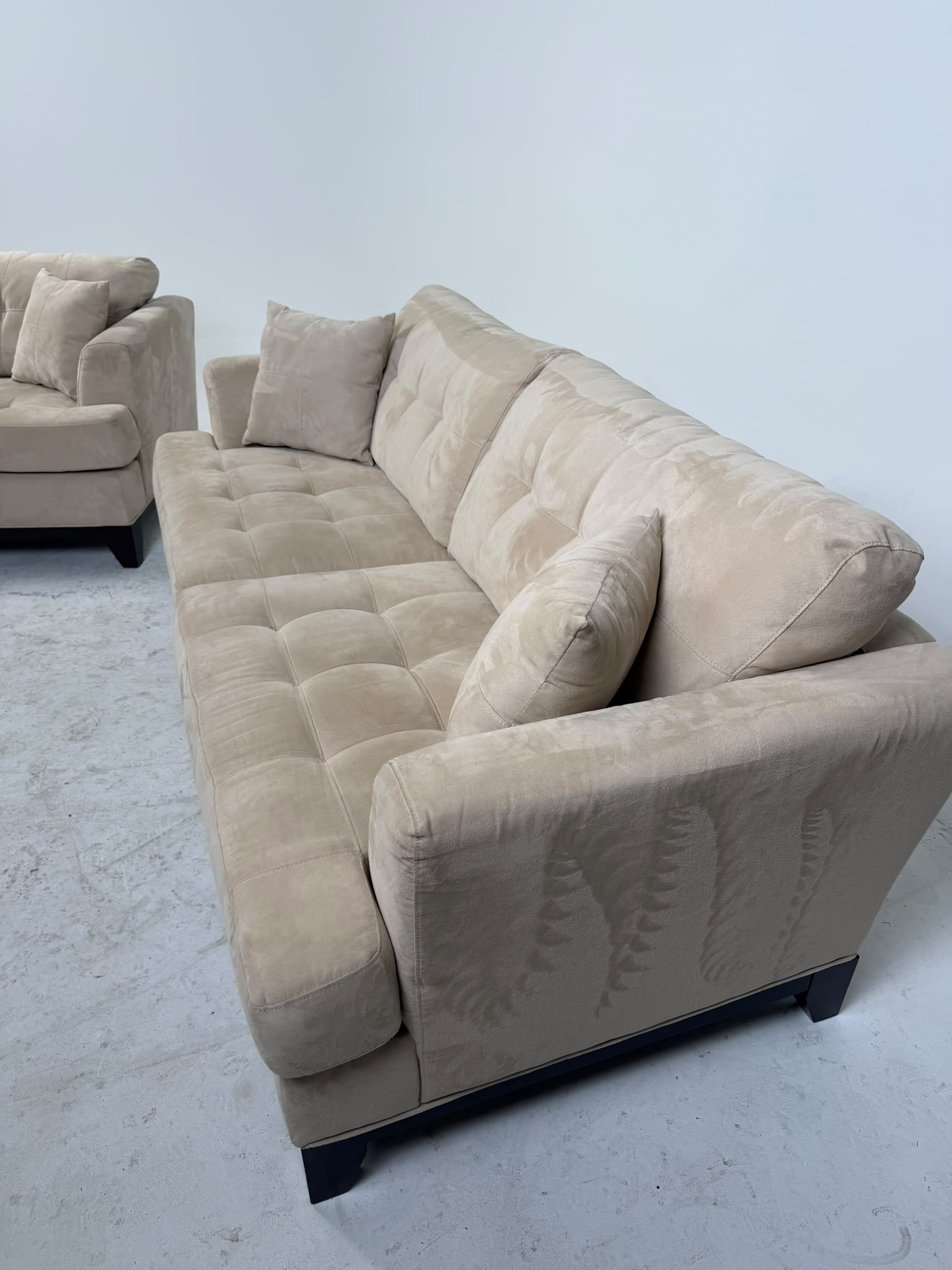 Microfiber Sofa set. 3+2 Couch + loveseat set. Delivery avaialble