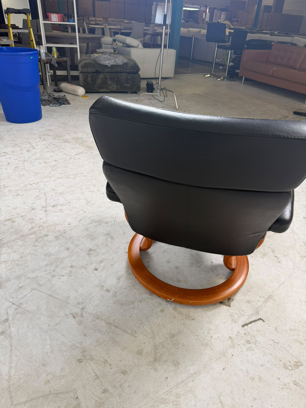 Ekornes Stressless Jazz Chair with ottoman + table. Scandanavian chair. Delivery available