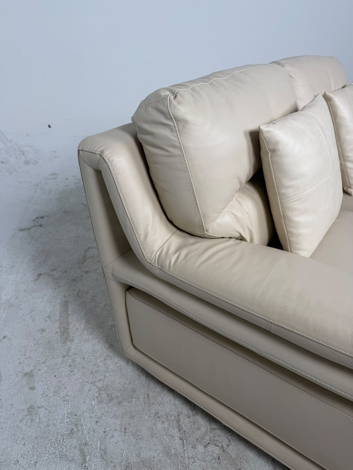 Chateau D'ax Leather Loveseat. Genuine leather 2 seater sofa couch. Delivery available