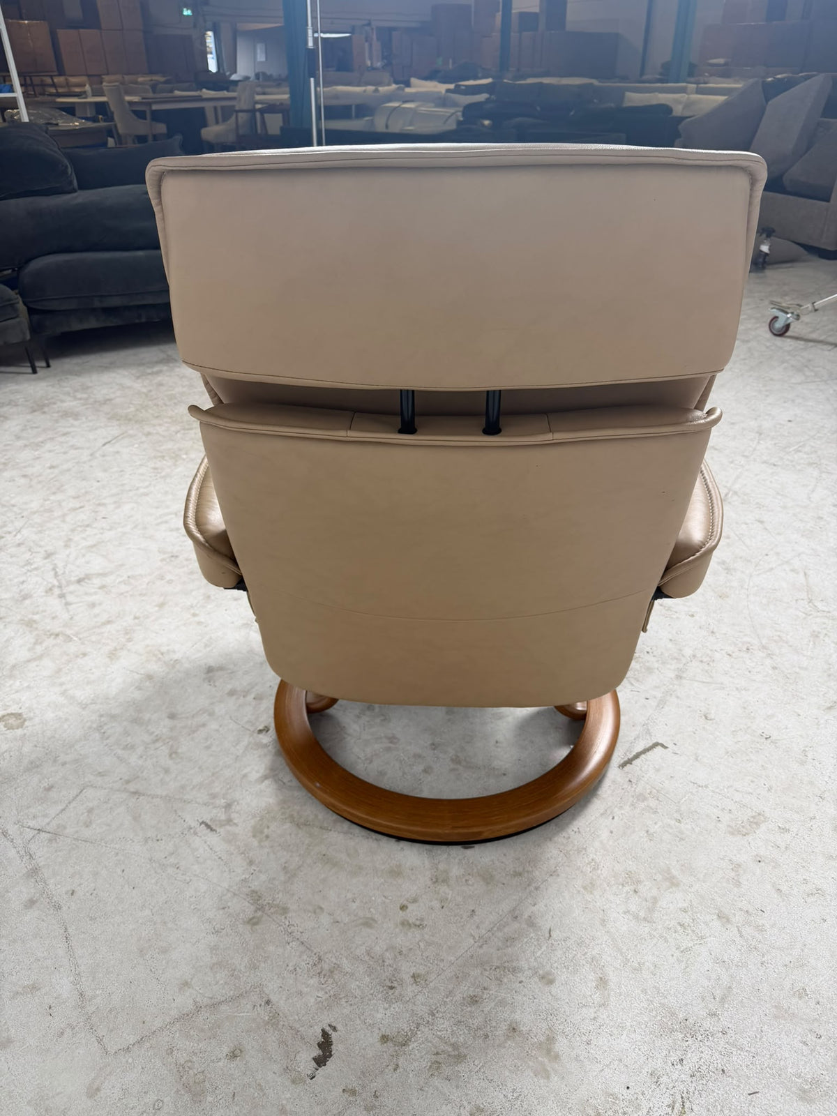 Ekornes Stressless Admiral Chair. Beige Sand Color recliner. Delivery available