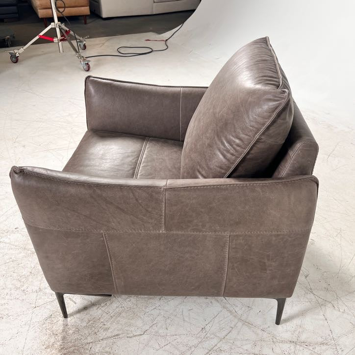 Stylus Aldo aniline leather chair. Genuine leather armchair