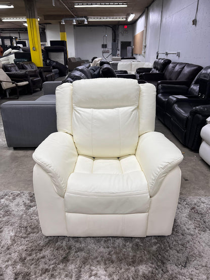 3 piece reclining sofa set. Couch loveseat and chair recliners.