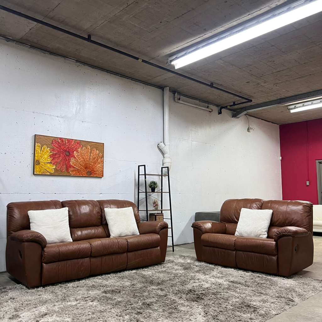 Cognac leather recliner sofa set. Manual reclining couches.