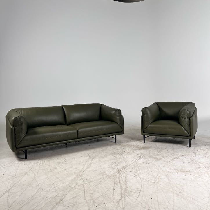 Stylus avery sofa. Ranger moss. Genuine leather.