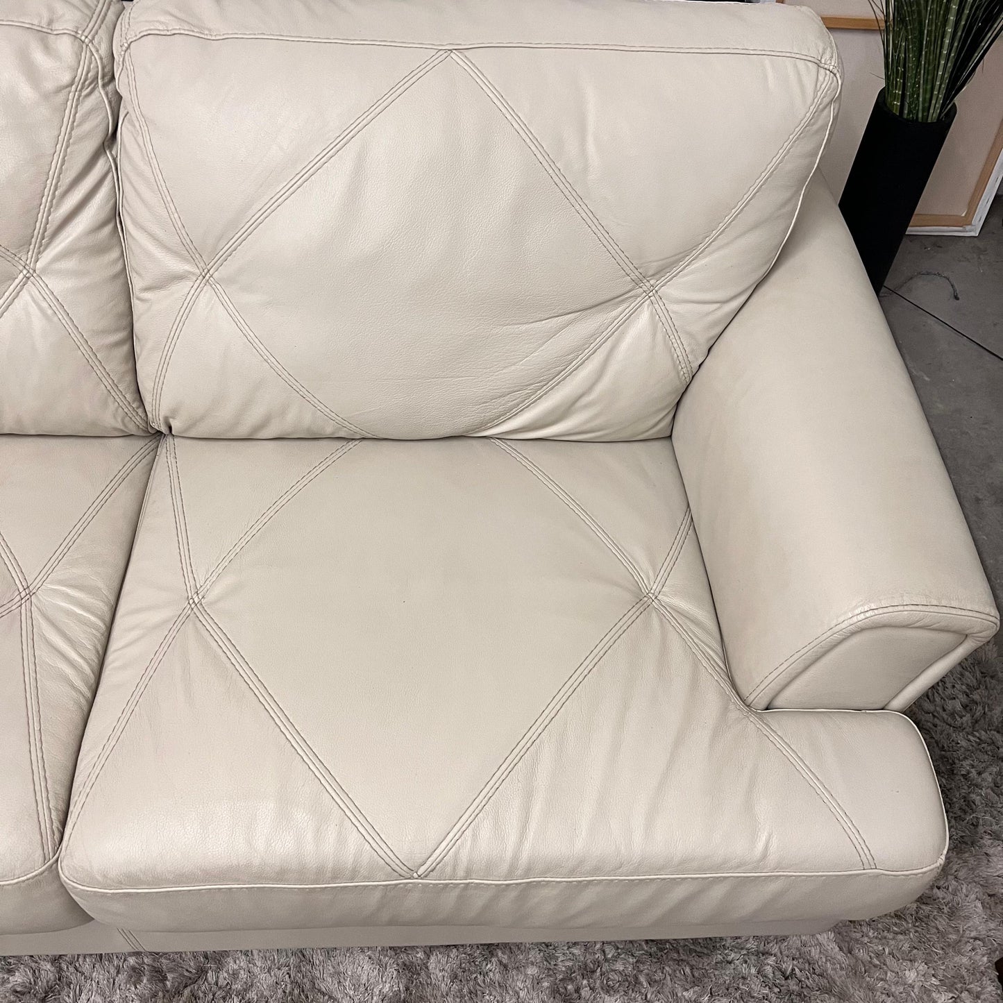 Chateau D'ax leather sofa set