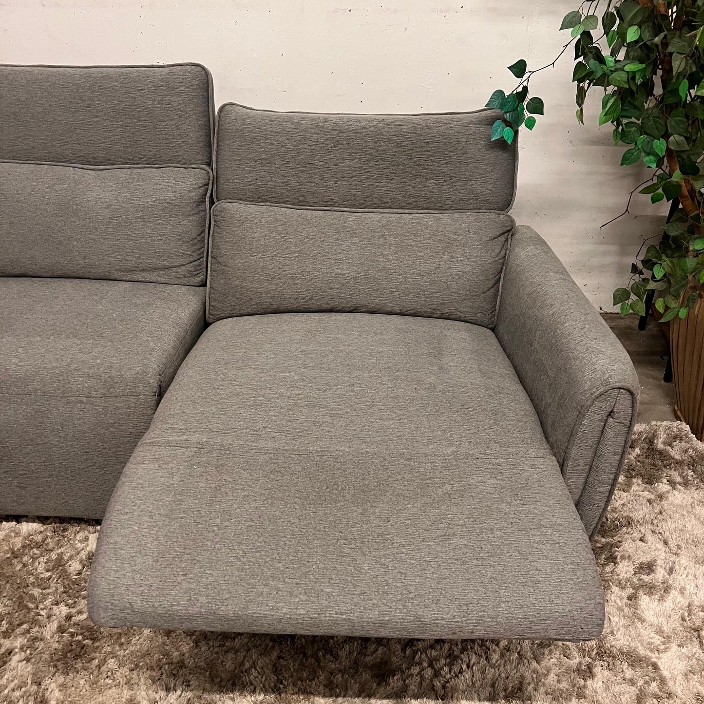 Reclining corner sectional.