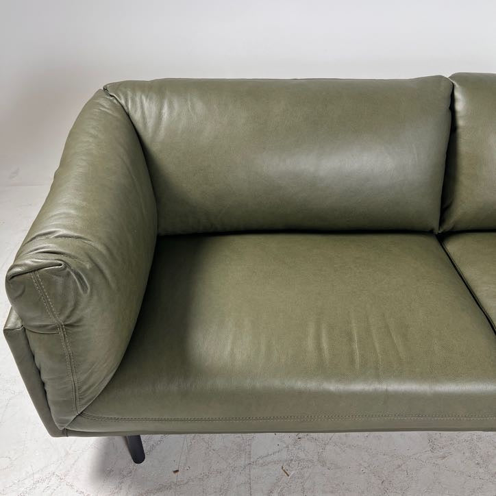 Stylus avery sofa. Ranger moss. Genuine leather.