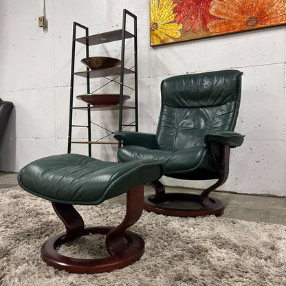 Ekornes stressless leather recliner. Mint conditon Norwegian chair.