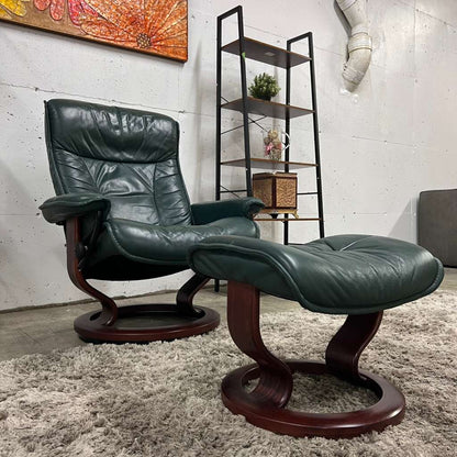 Ekornes stressless leather recliner. Mint conditon Norwegian chair.