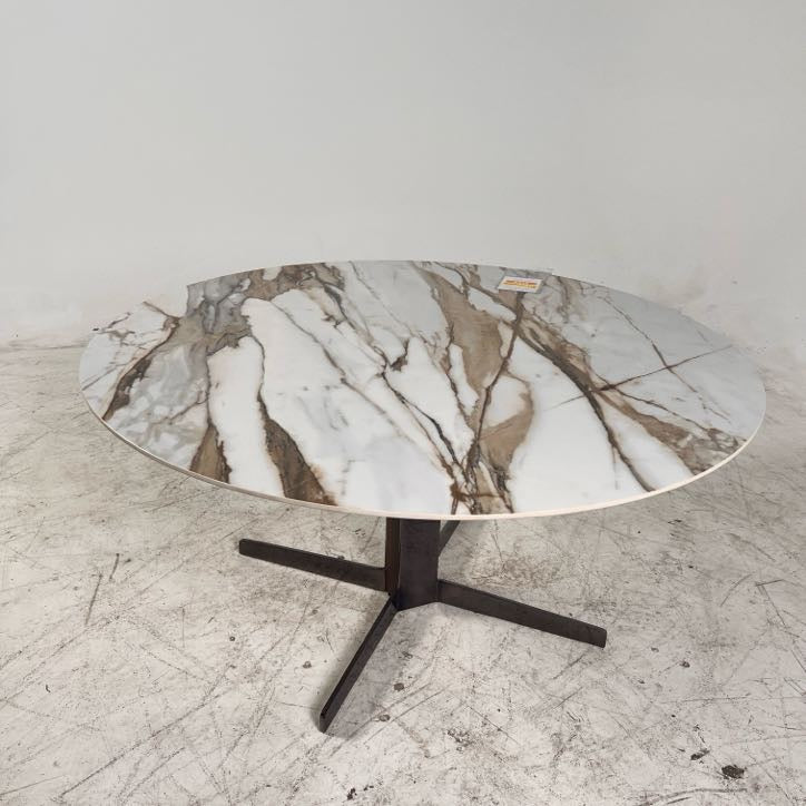 New Natuzzi Italia Campus dining table. High End Marble Table