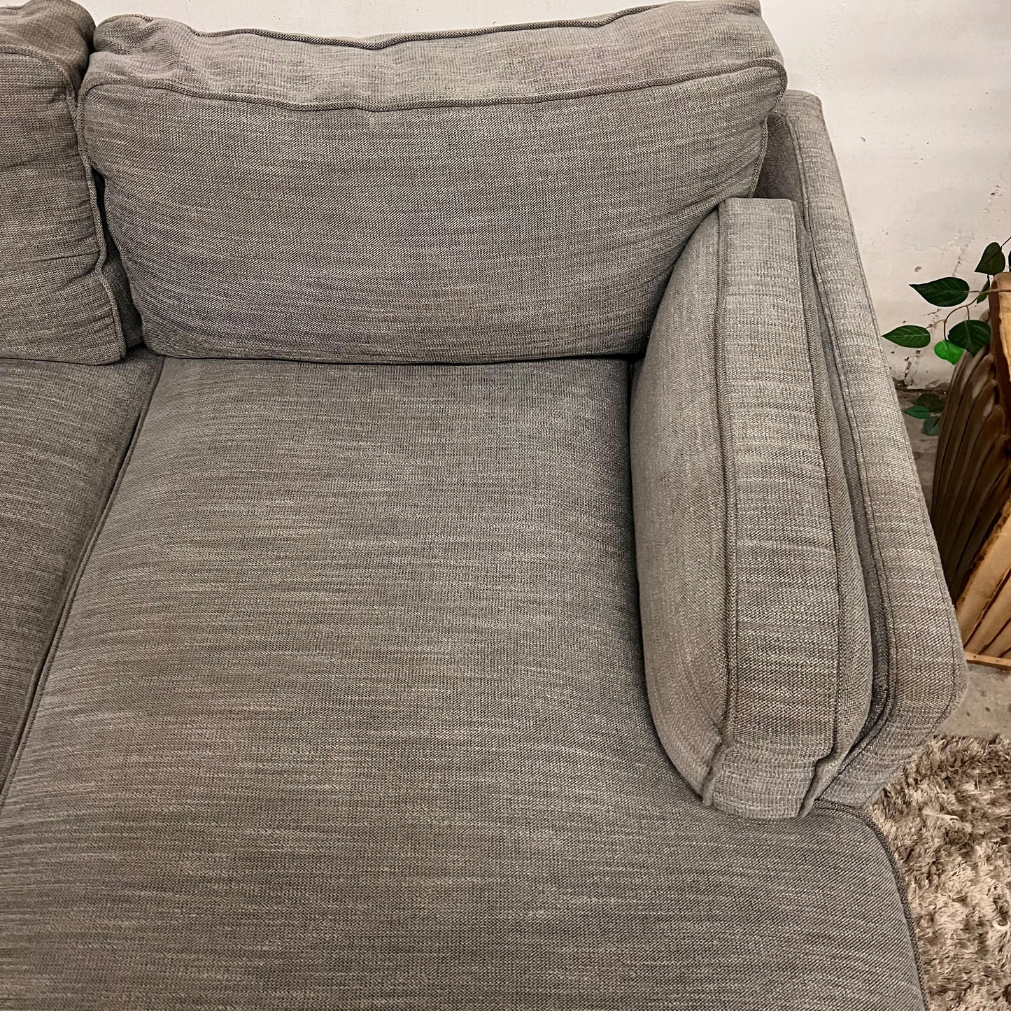 Q living 2 piece Sectional.