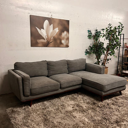 Q living 2 piece Sectional.