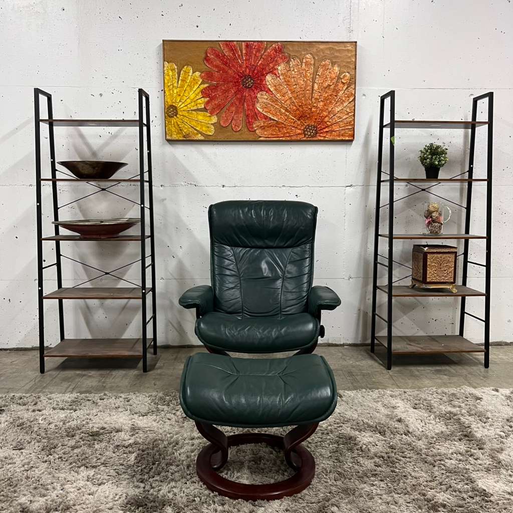 Ekornes stressless leather recliner. Mint conditon Norwegian chair.