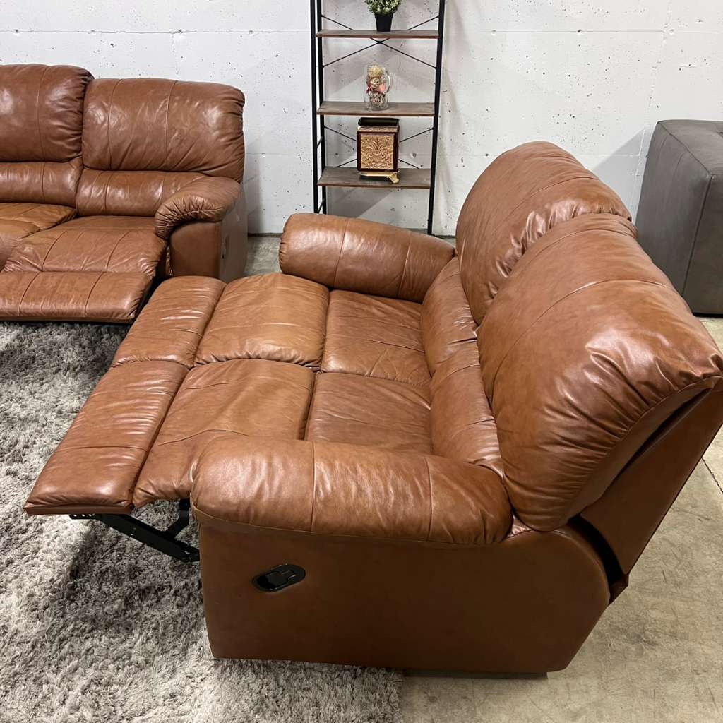 Cognac leather recliner sofa set. Manual reclining couches.