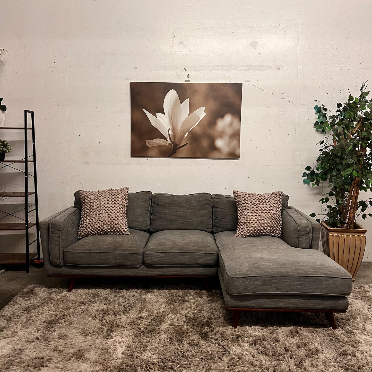 Q living 2 piece Sectional.