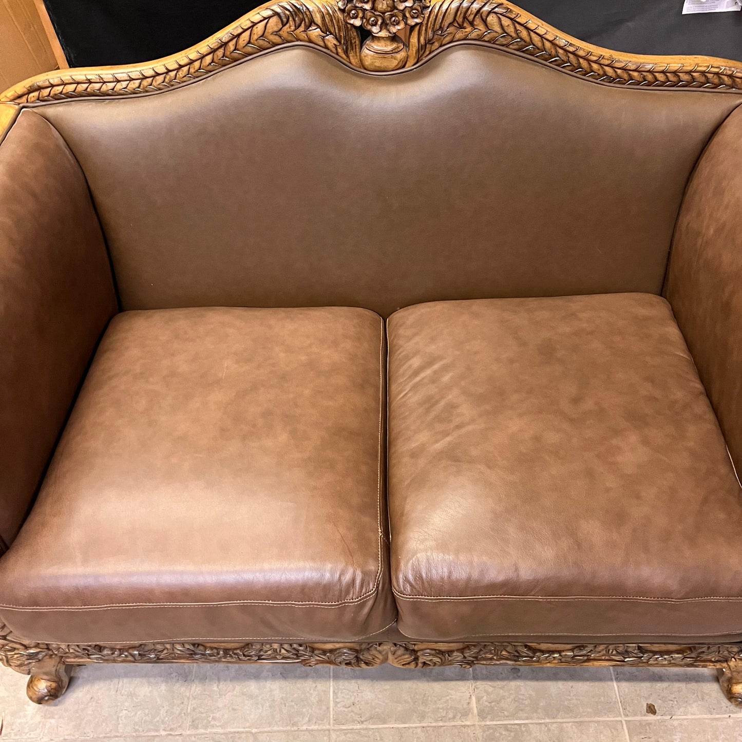 Very wide leather sofa set. 3+2+1