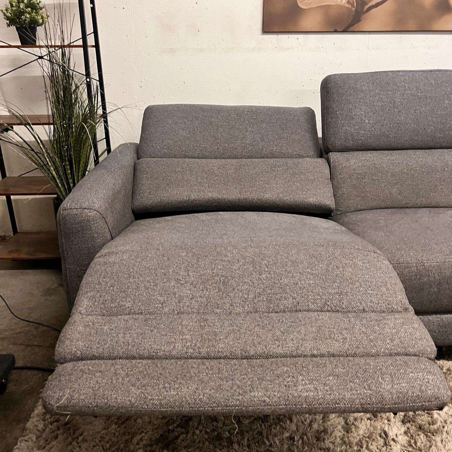 Kendra power motion sectional
