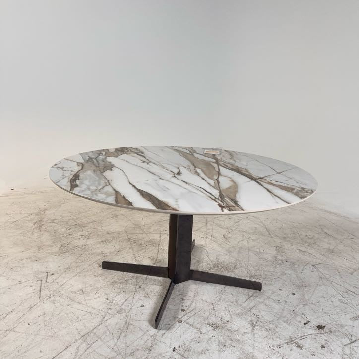 New Natuzzi Italia Campus dining table. High End Marble Table