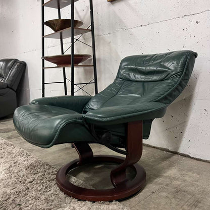 Ekornes stressless leather recliner. Mint conditon Norwegian chair.