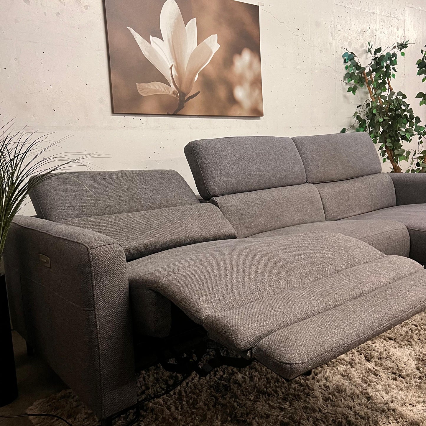 Kendra power motion sectional