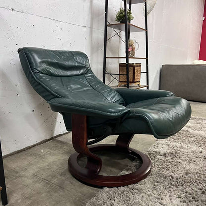 Ekornes stressless leather recliner. Mint conditon Norwegian chair.